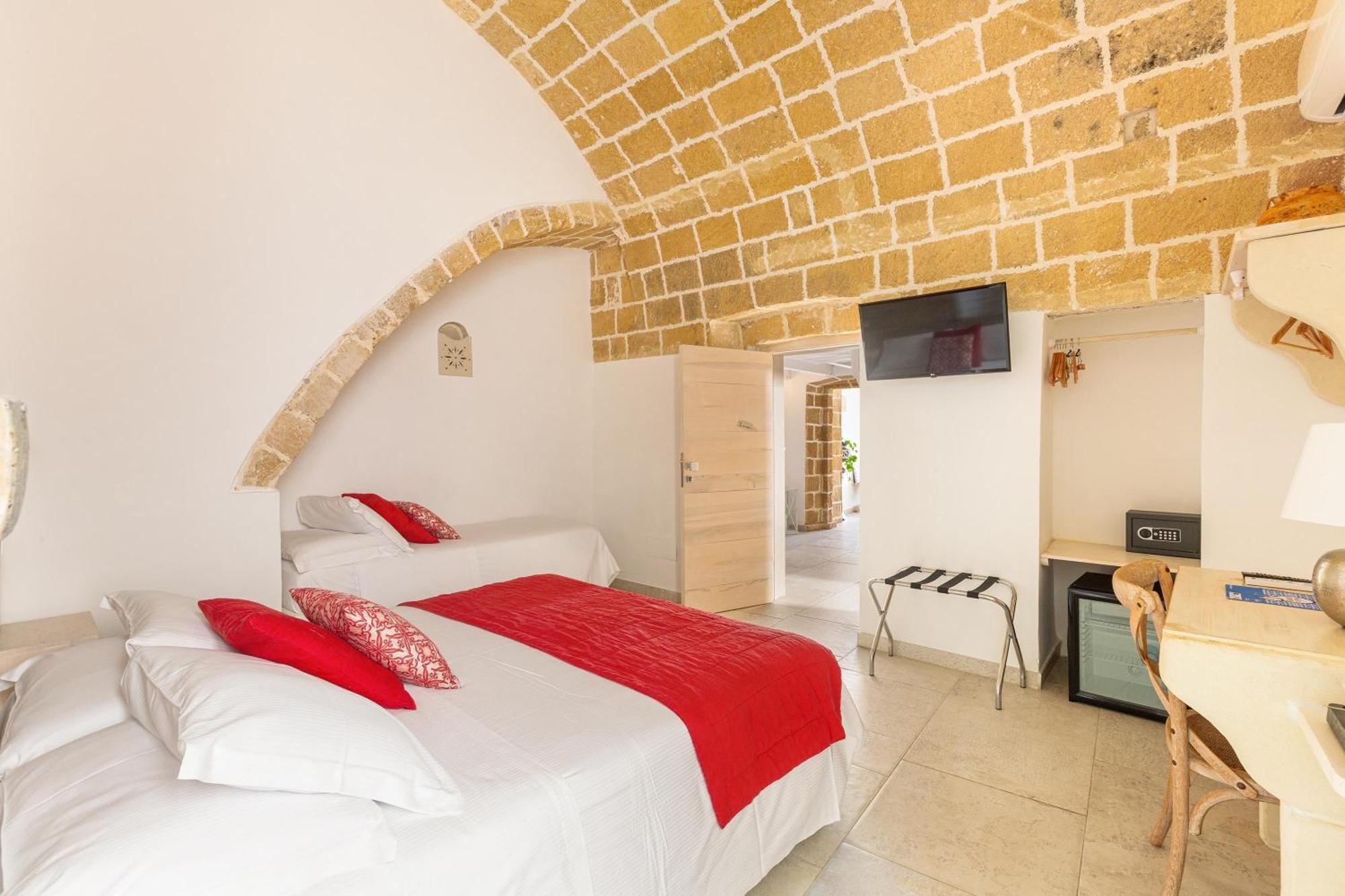 Clara Domus Bed & Breakfast Gallipoli Exterior photo