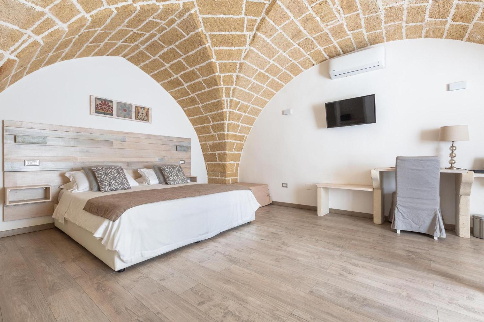 Clara Domus Bed & Breakfast Gallipoli Exterior photo
